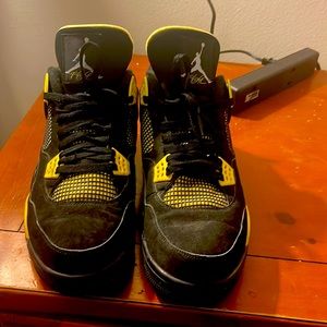 Jordan Retro 4 Thunder